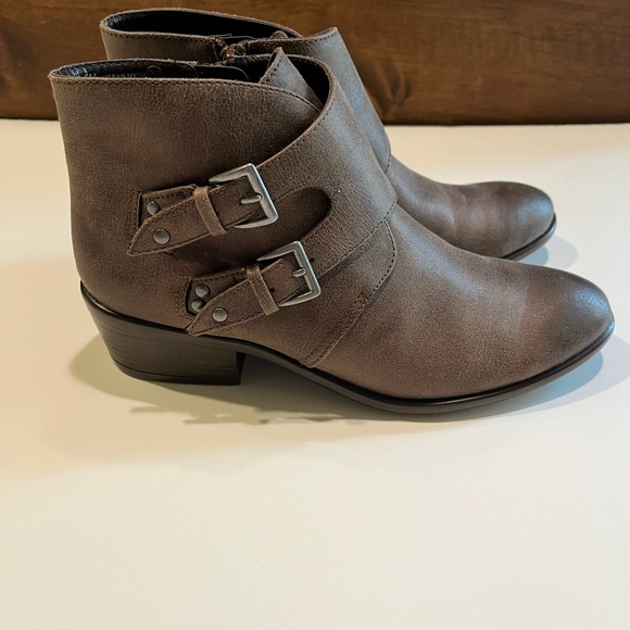 Aerosoles Urban Myth Booties - size 6.5M - Picture 2 of 7